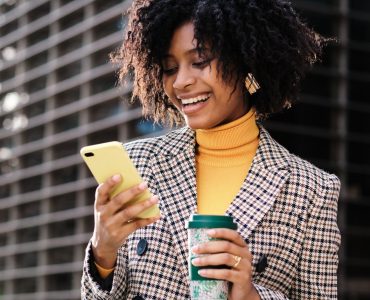 afro-business-woman-using-her-mobile-phone-.jpg